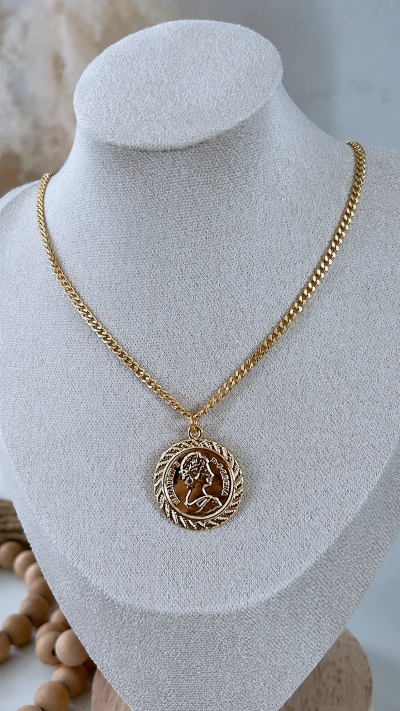 Medallón Necklace
