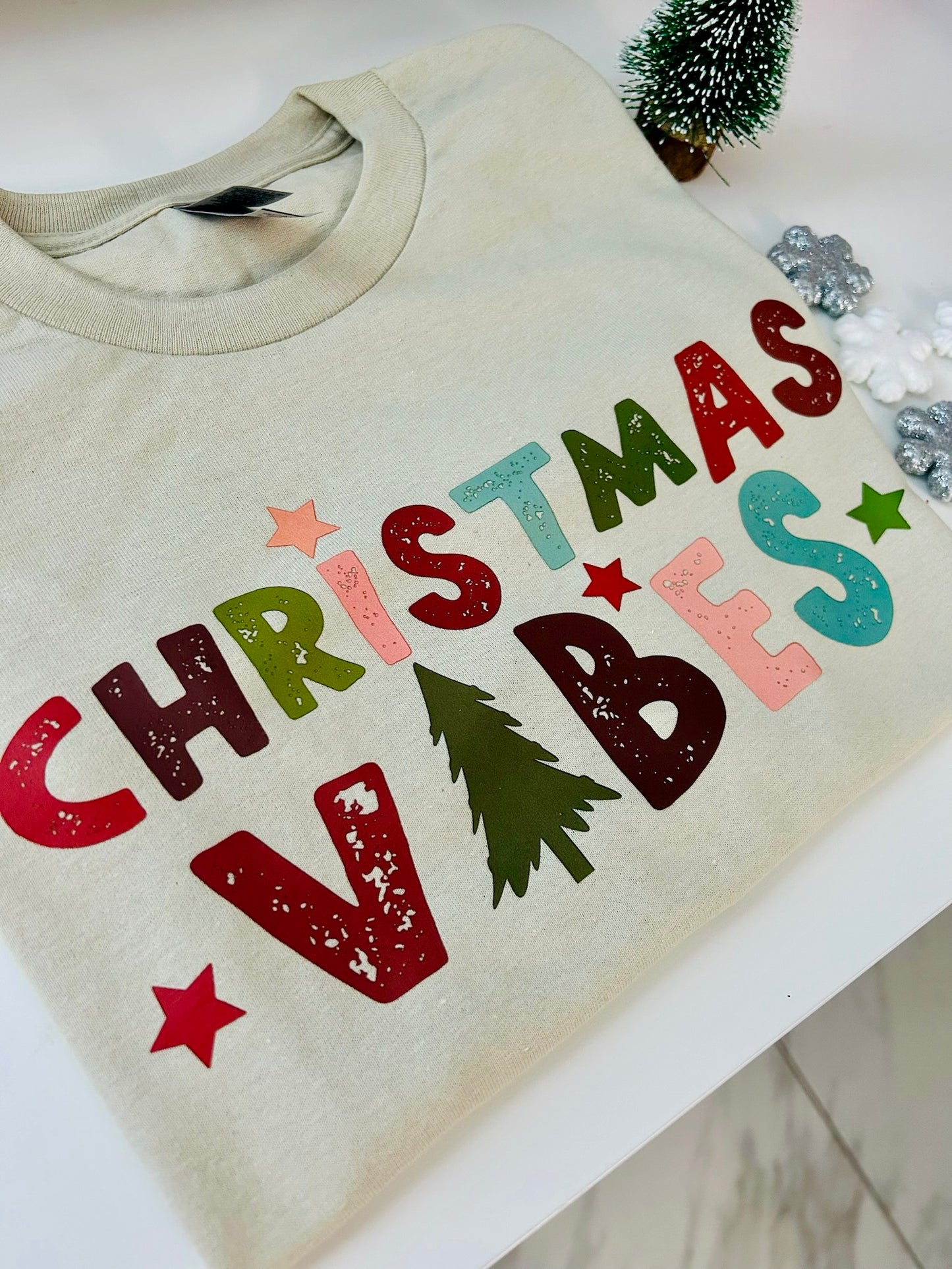 Xmas Vibes-Tee