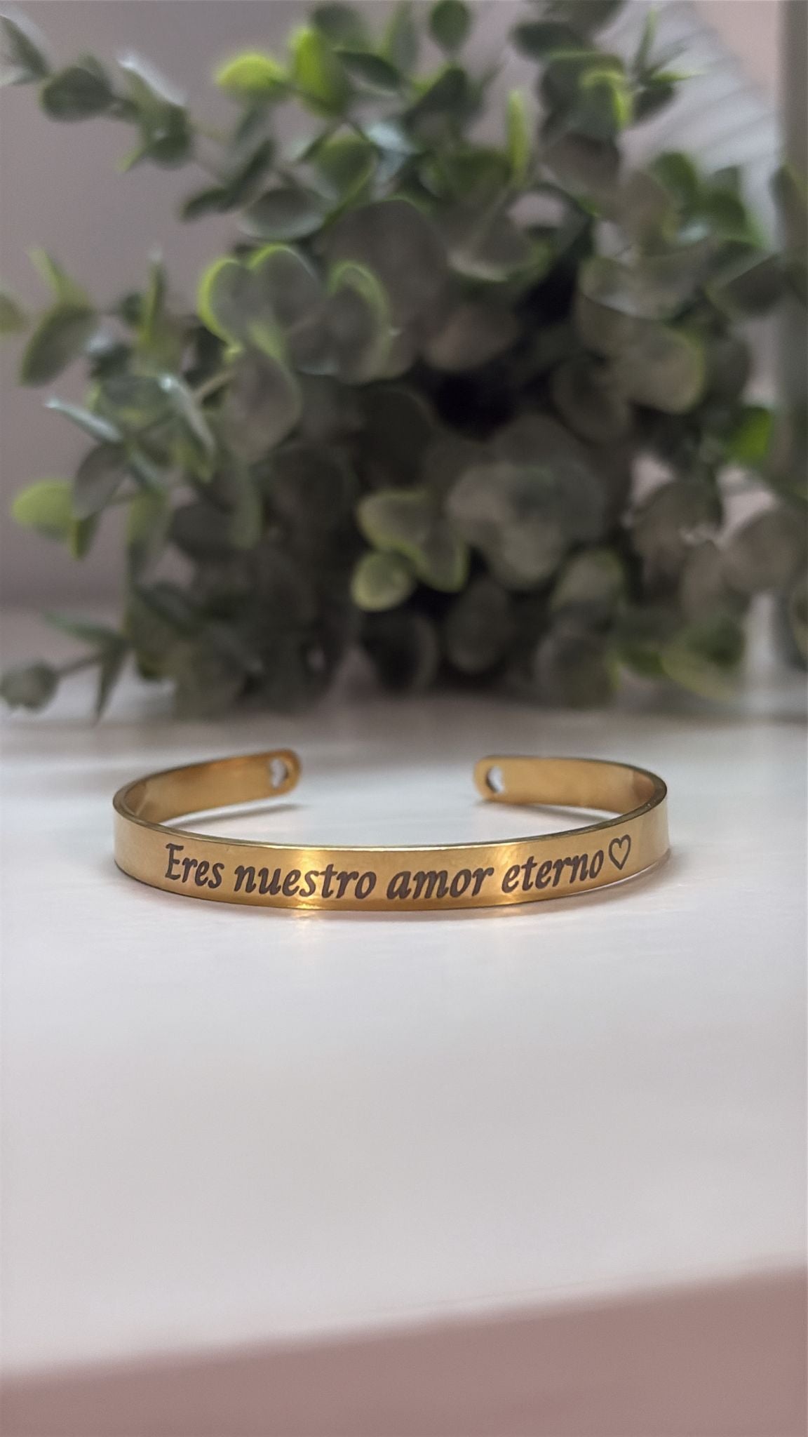 Pulsera: “Siempre Conmigo.”