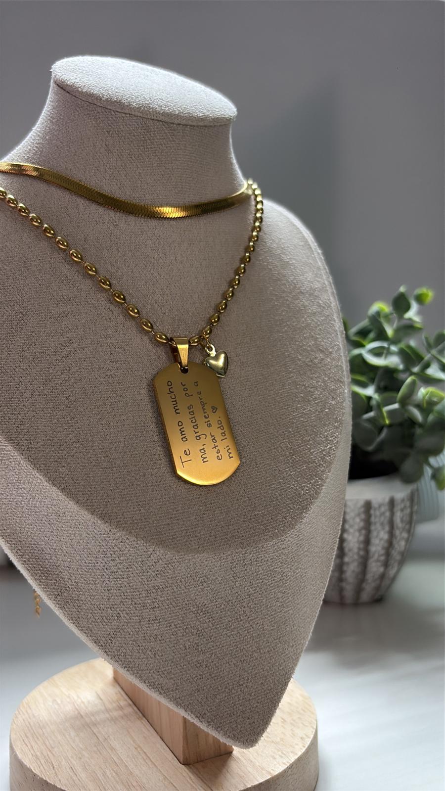 Collar: “Cerca de Mi Corazón.”
